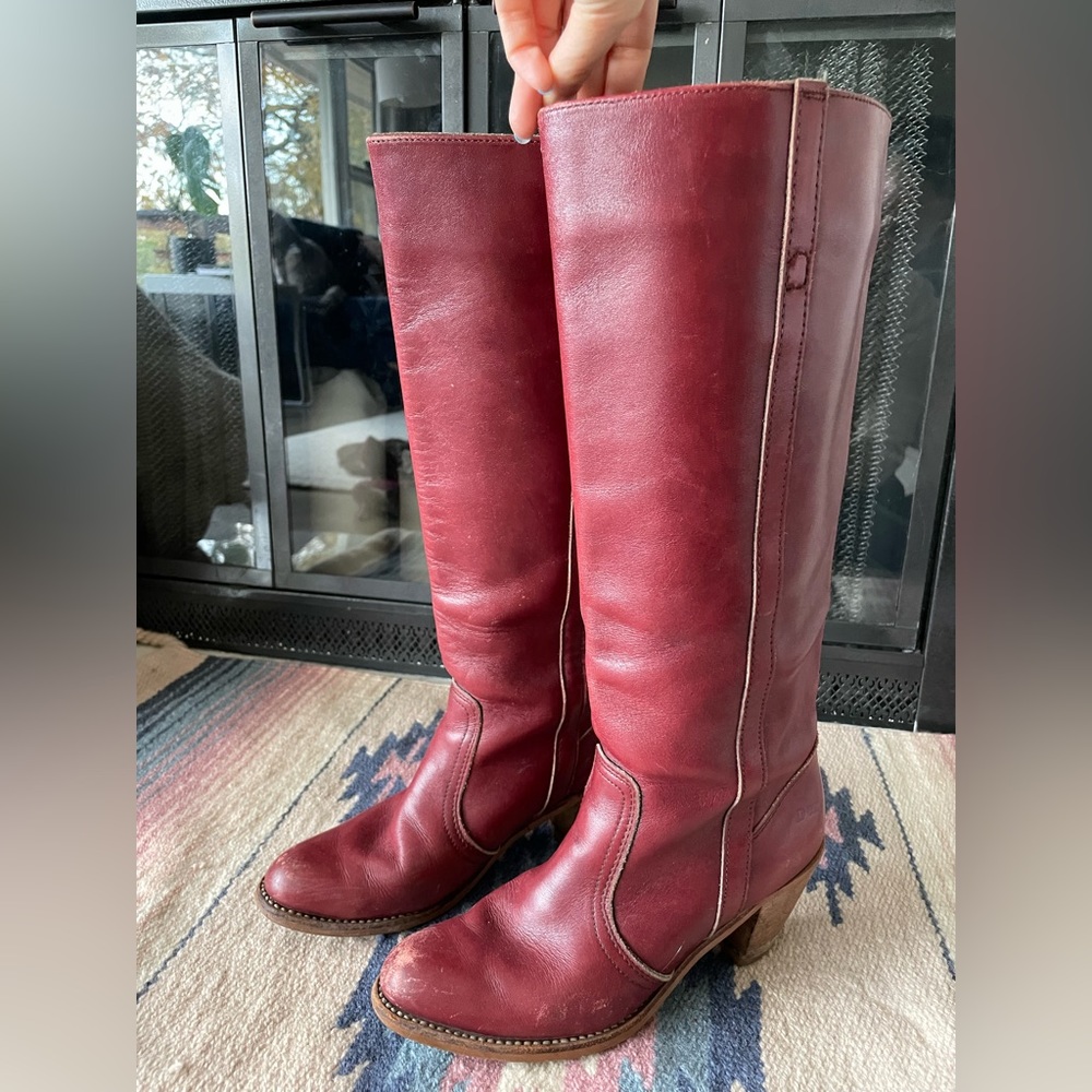 VINTAGE Dexter leather heeled boots. Women’s size 8. Gorgeous burgundy red color